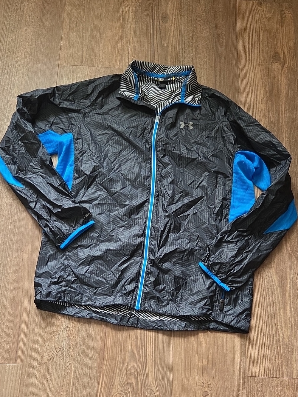 Under Armour Men’s Black & Blue Lightweight Windbreaker Jacket
